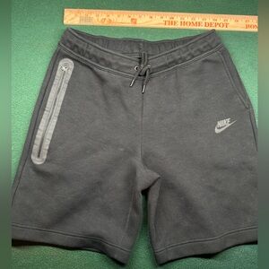 Nike Tech Fleece Shorts Black Youth XL